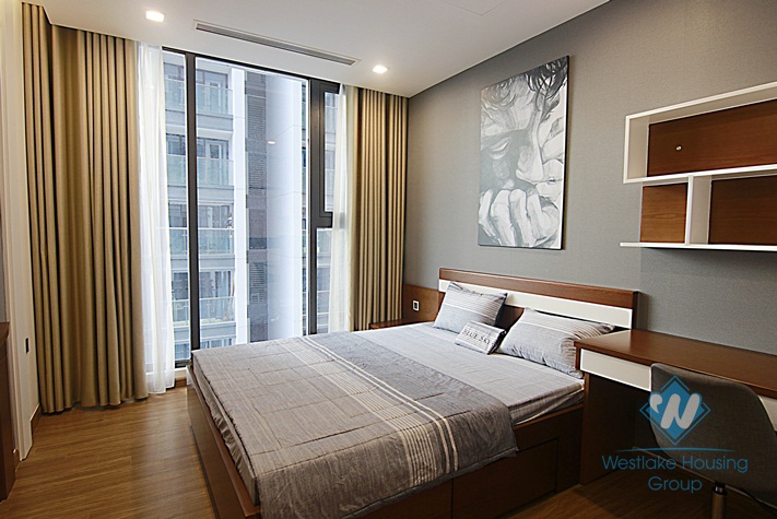 Nice three bedrooms apartment for rent in Vinhome Metropolis, Ba Dinh district, Ha Noi